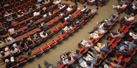 Konferenzsaal aus der Vogelperspektive