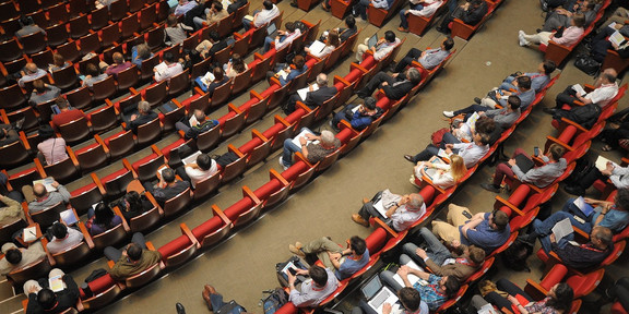 Konferenzsaal aus der Vogelperspektive